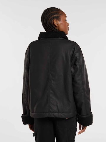 Veste mi-saison 'Decherd' DICKIES en noir