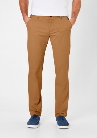 REDPOINT Slim fit Chino Pants in Brown: front