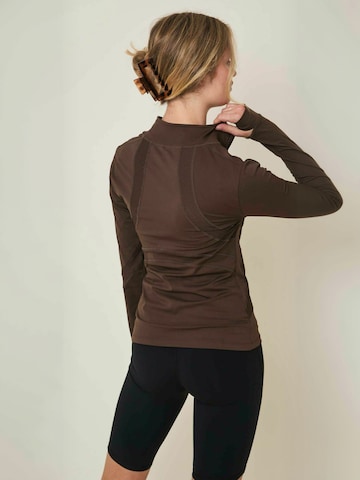 T-shirt ' Alma ' Copenhagen Cartel en marron : derrière