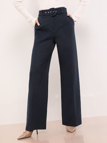 Lipsy - Perna larga Calças com vincos em azul: frente