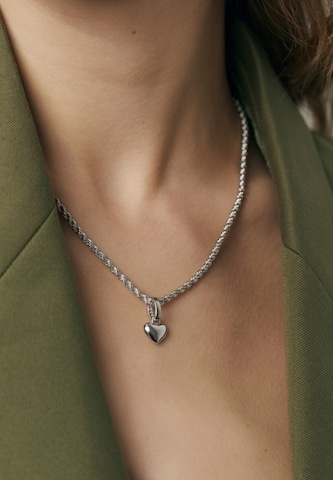 Stilnest Pendant in Silver: front