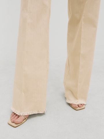 EDITED Flared Pants 'Ariane' in Beige