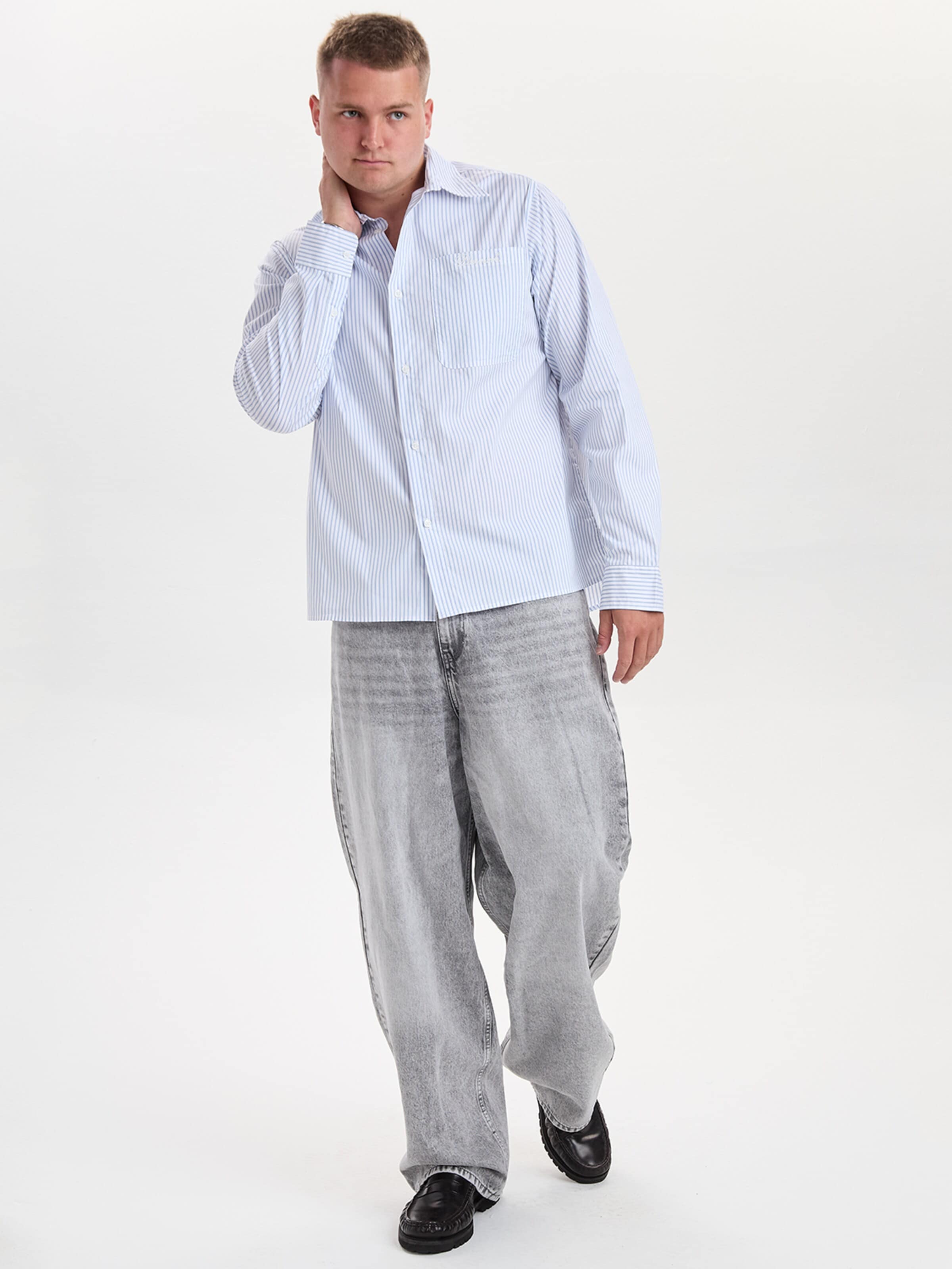 Dxnmxrk - Perna larga Calças de ganga 'DXHarald Wide Fit Jeans Grey' em cinzento: frente