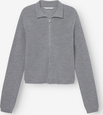 rethinkit studios Gebreid vest 'Keep Me' in Grijs: voorkant