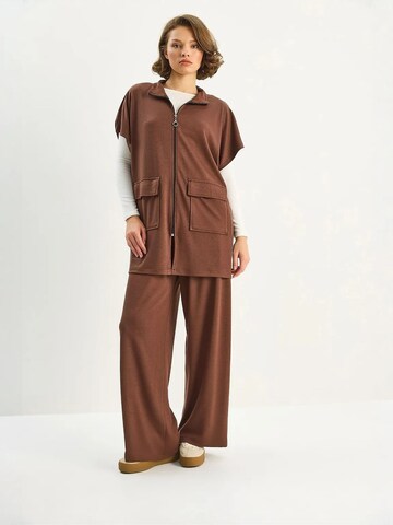 Bianco Lucci Broekpak in Bruin: voorkant