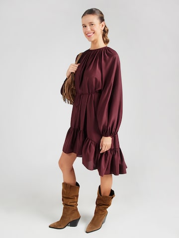 Robe & Other Stories en rouge : devant