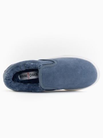 Minnetonka Slip On 'Wilder' in Blau