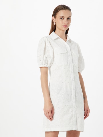 SISTERS POINT - Vestido camisero en blanco: frente