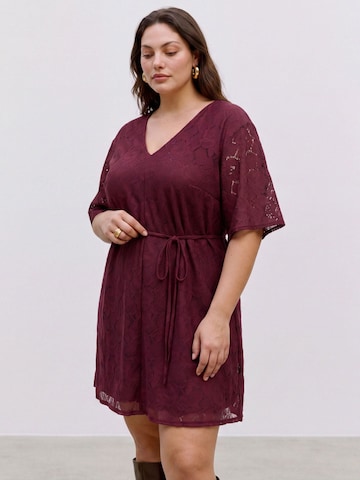 Vero Moda Curve Jurk 'VMCalli' in Rood: voorkant