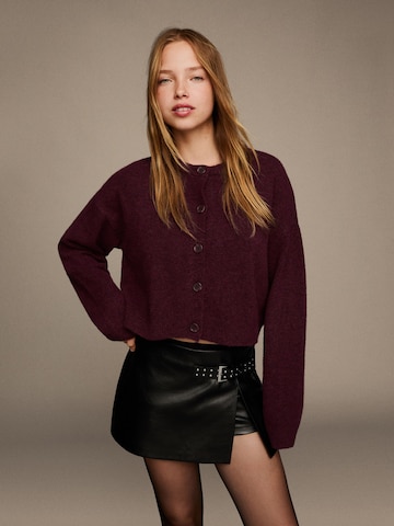 Bershka Strickjacke in Rot: Vorderseite