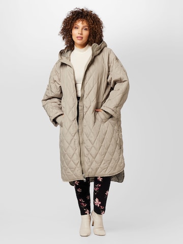 Vero Moda Curve Tussenmantel 'HUDSON' in Grijs: voorkant