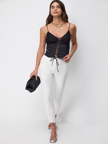 No Matter What Top in Schwarz: Vorderseite