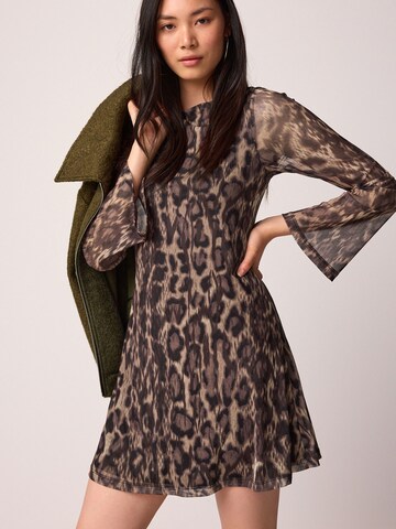Robe Next en marron