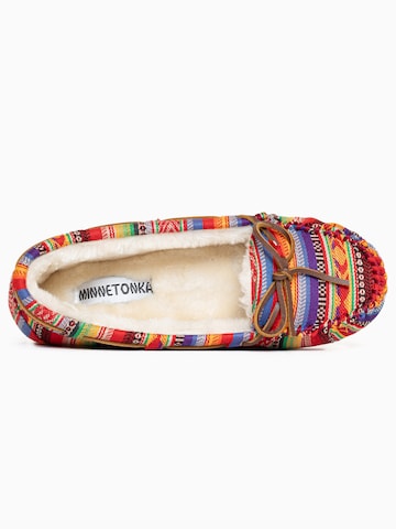Minnetonka Sisäkengät 'Cally' värissä monivärinen