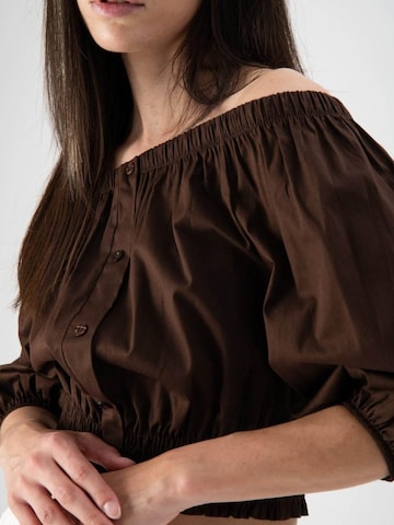 MND Blus 'Brownie' i brun