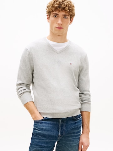 TOMMY HILFIGER Свитер 'ESSENTIAL' в Серый: спереди
