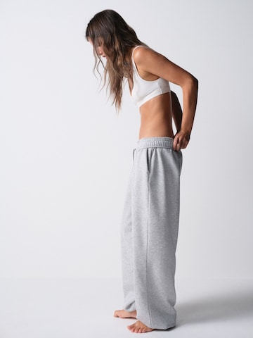 The Set Tapered Housut värissä harmaa