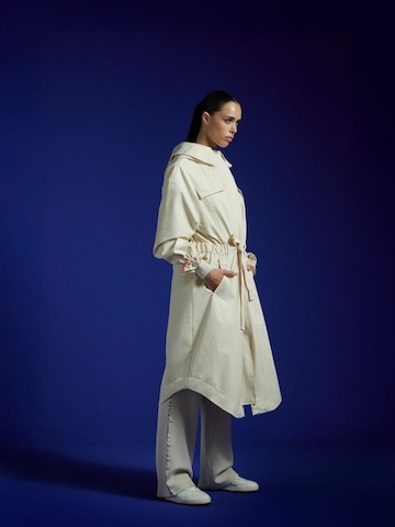 GUESS Regular Trousers in Beige