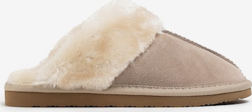 Minnetonka Huisschoenen 'Chesney' in Beige