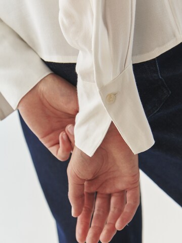 Chemisier 'CRAVA' TATUUM en blanc