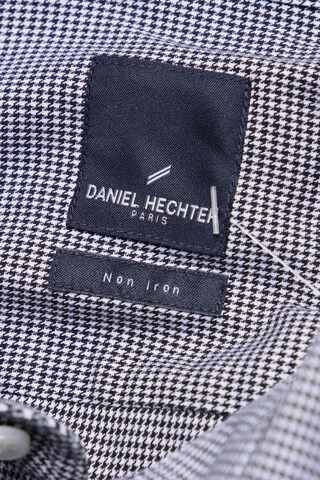 HECHTER PARIS Button Up Shirt in M in Mixed colors