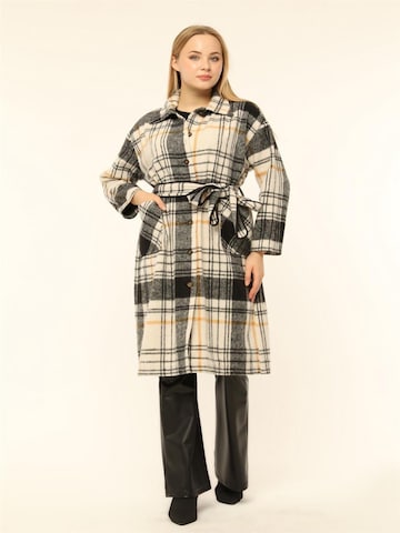 HOME STORE Between-seasons coat in Beige