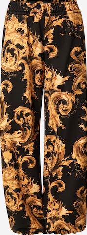 Versace Jeans Couture - Loosefit Pantalón '80HAA320' en negro: frente