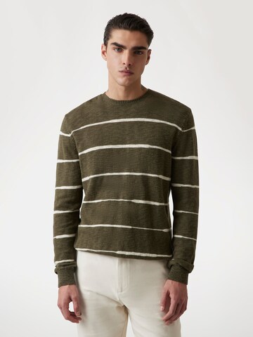 GUESS Sweater in Green: front