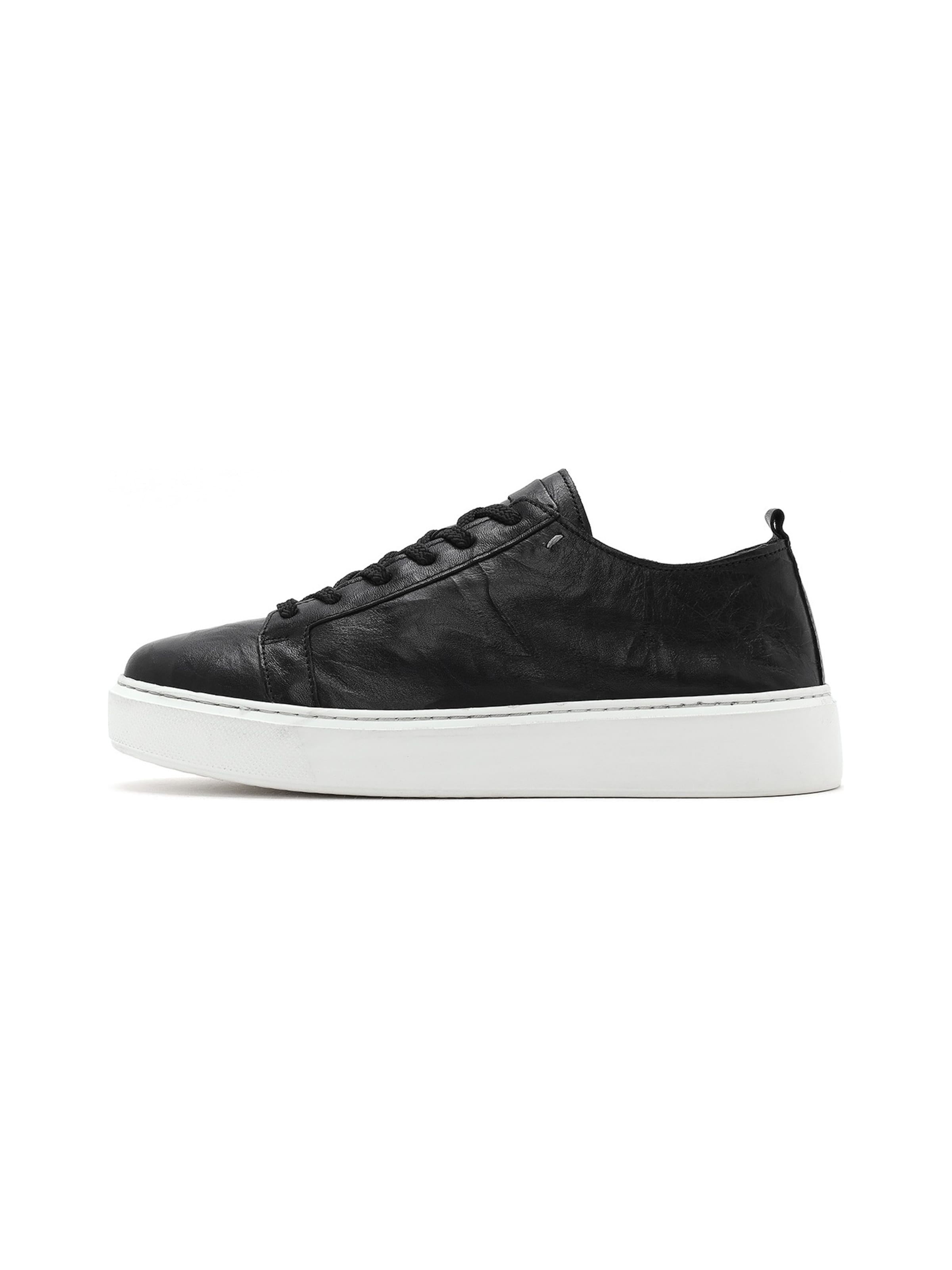 Sneaker bassa di Derimod in nero: frontale
