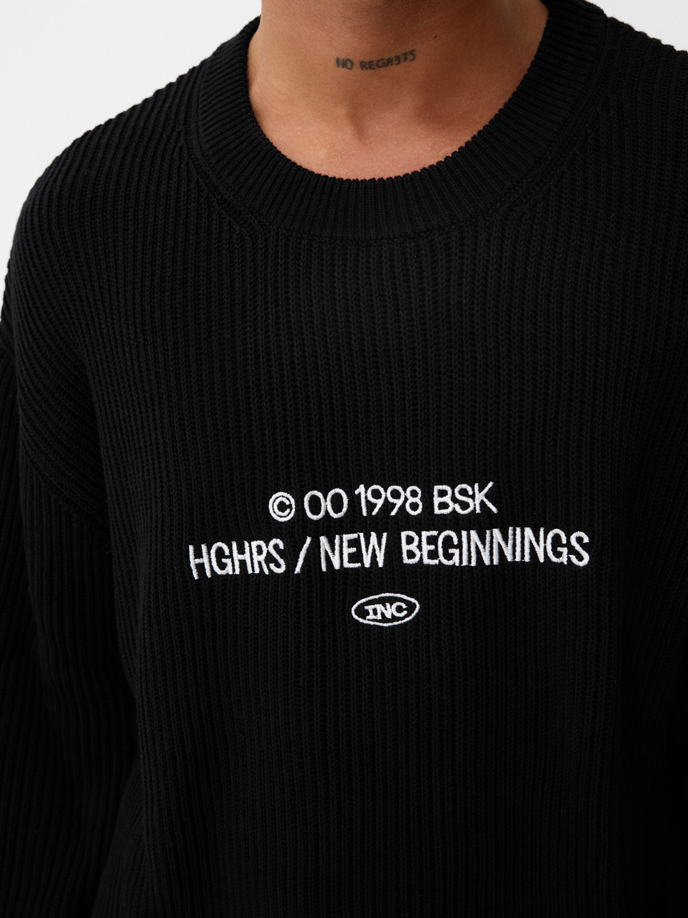 Champion sueter negro bershka deals