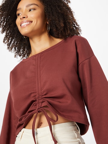 Sweat-shirt 'Marina' ABOUT YOU en marron