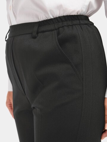 Regular Pantalon à plis 'MARTHA' Goldner en noir