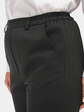 Goldner Regular Pleated Pants 'MARTHA' in Black