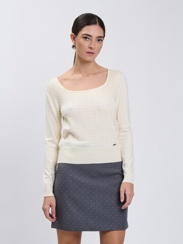 Influencer Pullover in Beige: Vorderseite