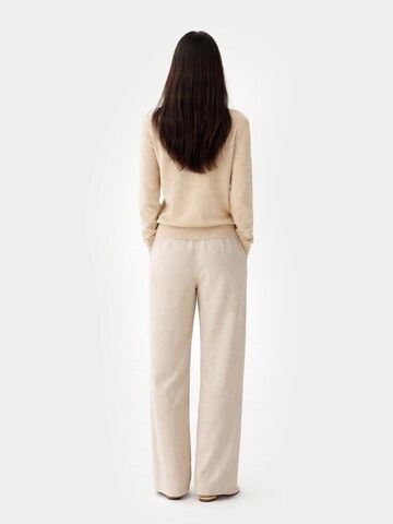 GOBI Cashmere Svetr 'Women's Essential Cashmere V-Neck Sweater' – béžová
