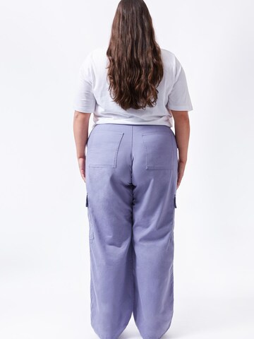 Dr. Denim Plus Loosefit Hose 'Donna Cargo Plus'‌ in Lila