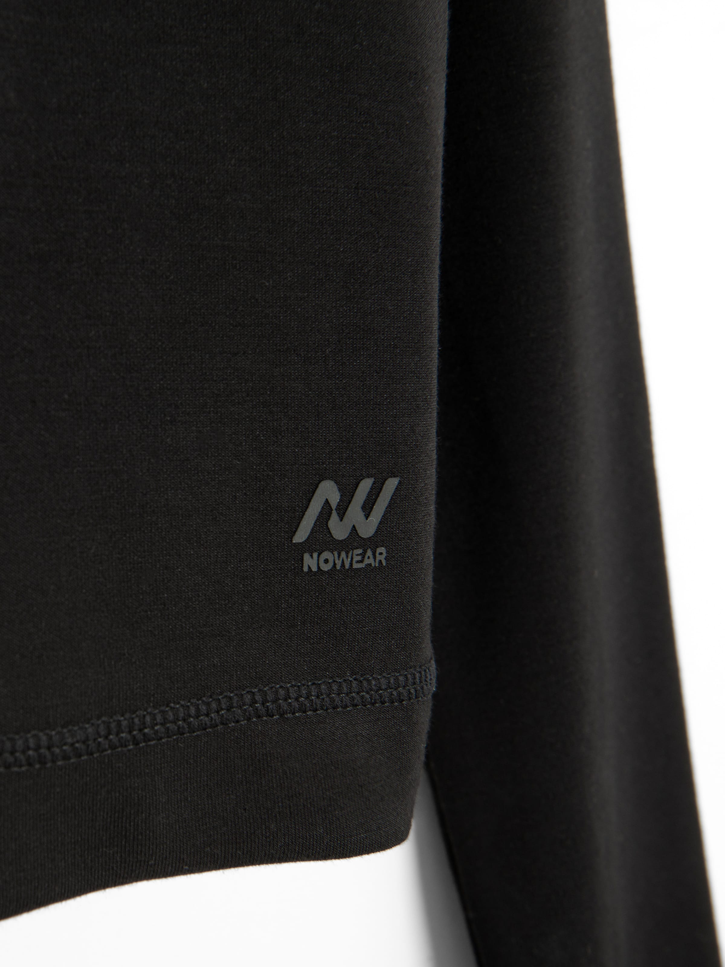 Tricou de la NoWear pe negru