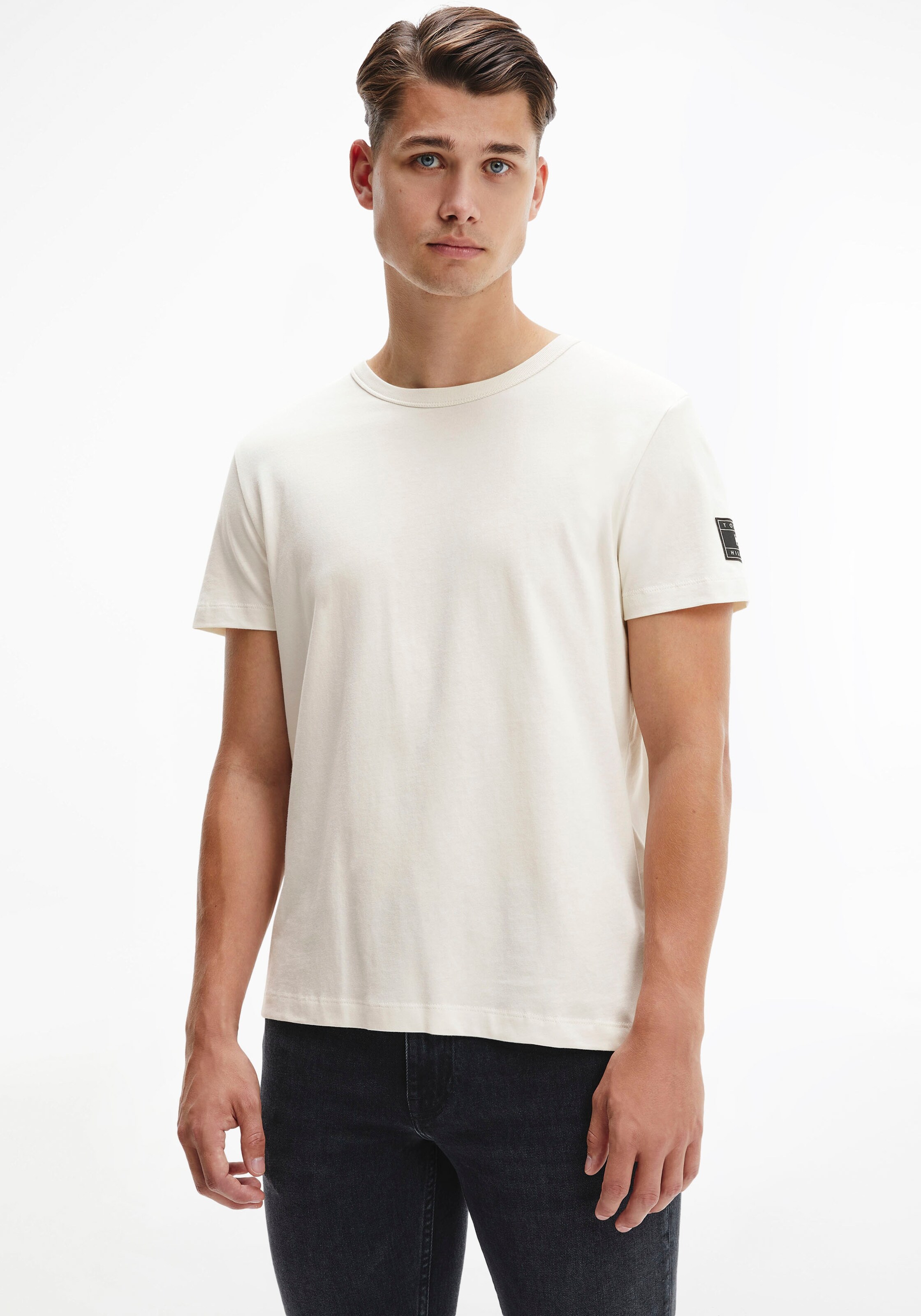 Männer Shirts TOMMY HILFIGER T-Shirt in Weiß - RO93374 Männer Shirts TOMMY HILFIGER T-Shirt in Weiß - RO93374