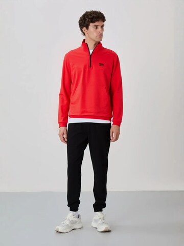 Tommy Life Tracksuit in Red