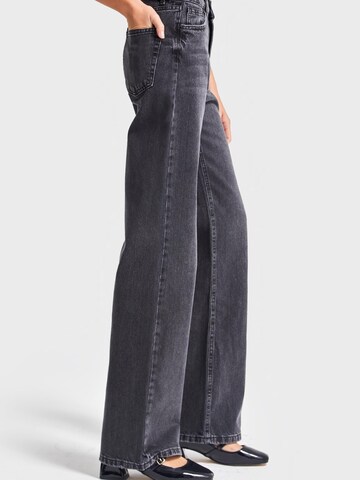 IT'S BASIC Regular Jeans 'EMMA Straight High Rise' in Grijs