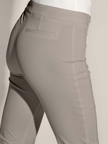 MADELEINE Slimfit Broek in Bruin