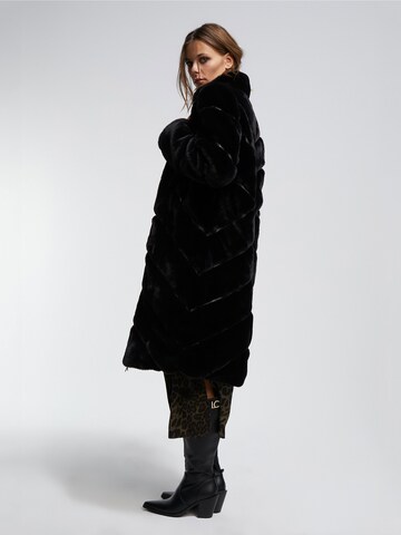 Lola Casademunt Mantel in Schwarz