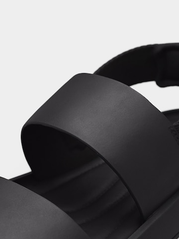 Calvin Klein Sandale in Schwarz