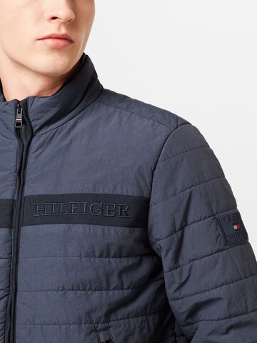 TOMMY HILFIGER Přechodná bunda – modrá