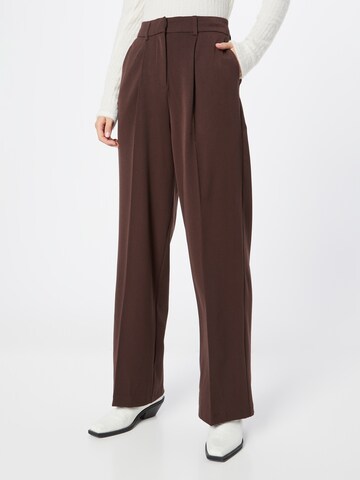 Wide leg Pantaloni con pieghe 'Serano' di PIECES in marrone: frontale