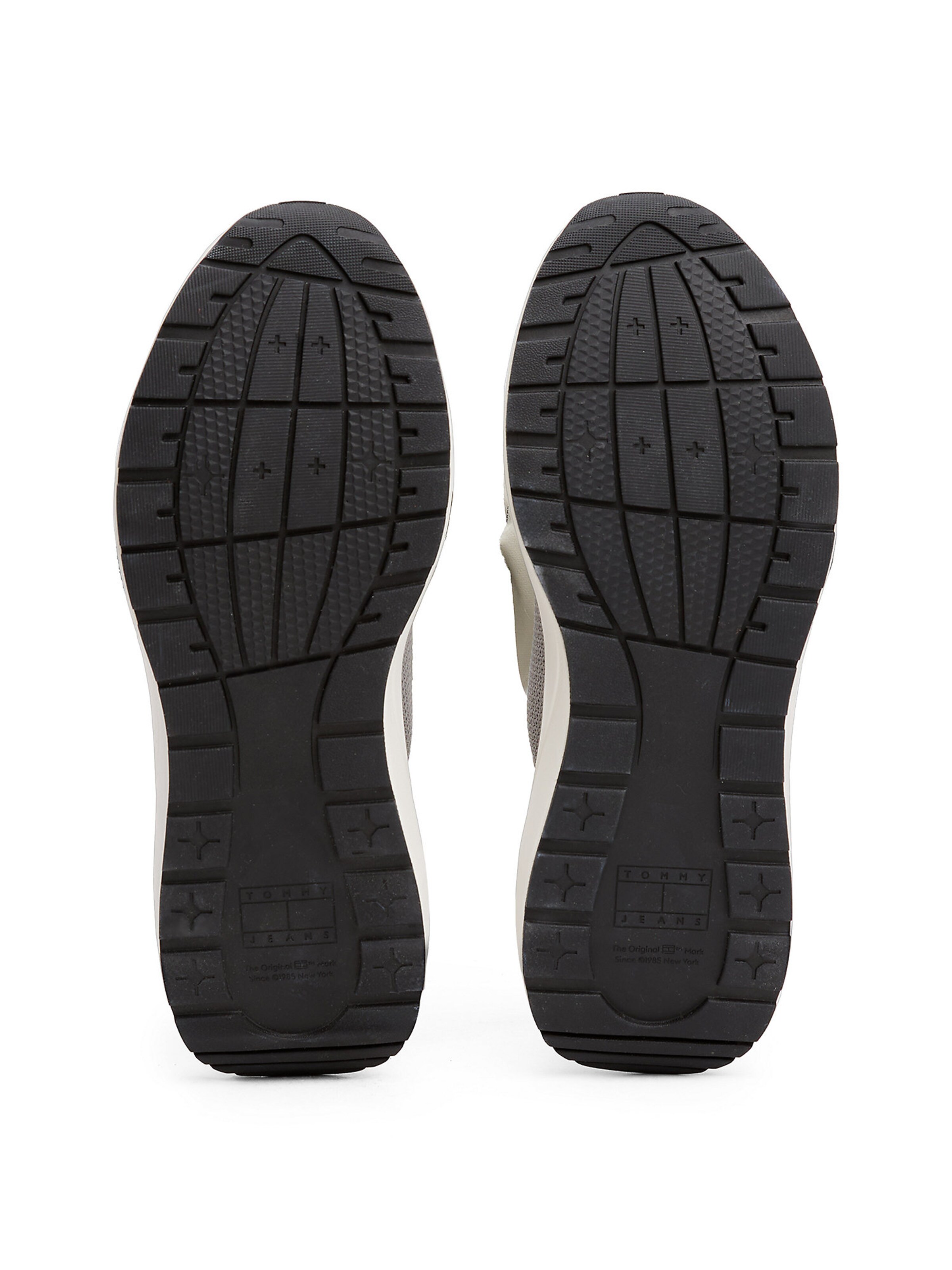 Tommy Jeans Sneaker in Grau