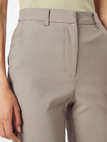 Regular Pantalon chino NA-KD en gris