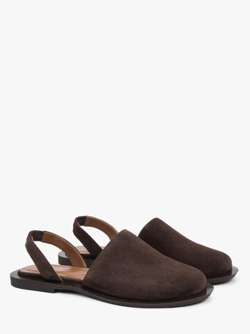 Sandalo '11-FN10' di Estro in marrone