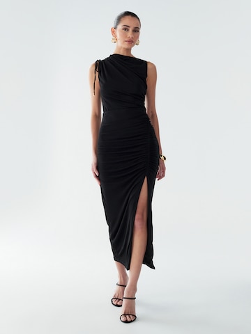 Rochie 'Eternity' de la BWLDR pe negru: față