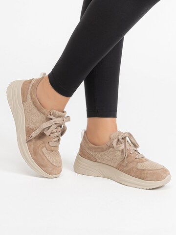 Sneaker bassa di VITAFORM in beige